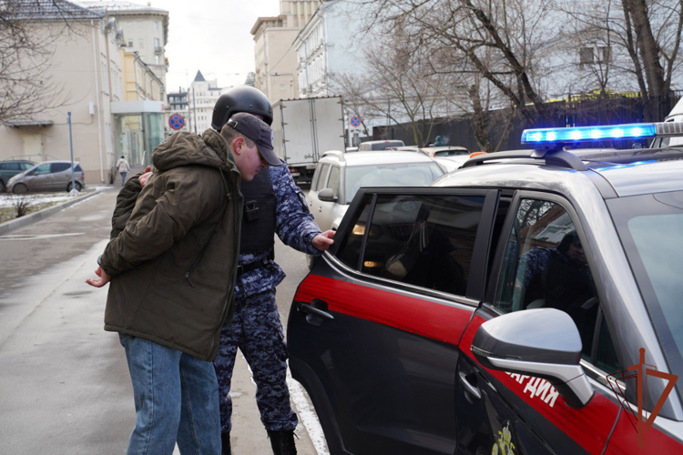 Росгвардия провела учение по реагированию на экстренные ситуации с участием бригад скорой помощи в Москве (видео)