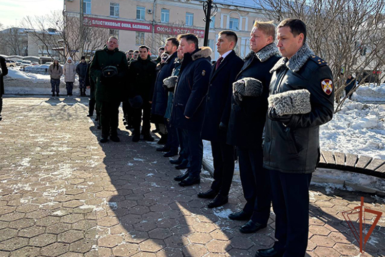 В Восточном округе Росгвардии почтили память россиян, исполнявших служебный долг за пределами Отечества