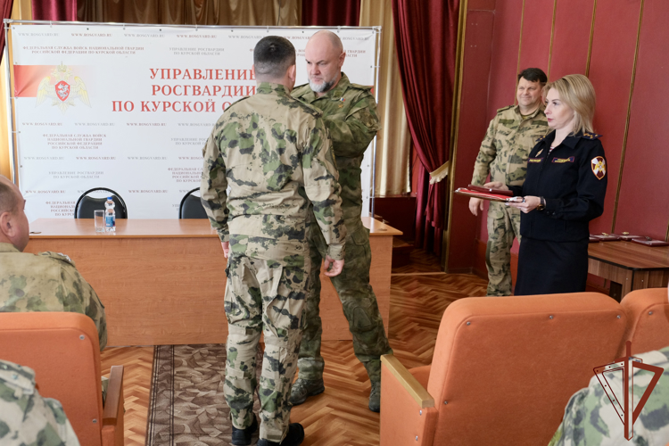 Военнослужащим и сотрудникам Управления Росгвардии по Курской области вручили государственные награды