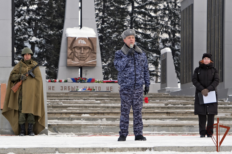 Мероприятия, приуроченные к 82-й годовщине победы в Сталинградской битве, прошли в Сибирском округе Росгвардии