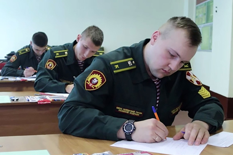 В эфир вышел выпуск программы «Смотр», посвященный подготовке офицеров в Военной академии Росгвардии (видео)