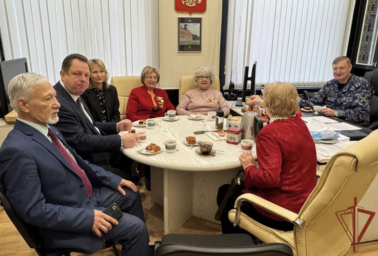 В Санкт-Петербурге сотрудники Росгвардии приняли участие в акции «В гости к ветерану»