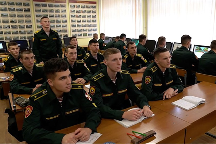 В эфир вышел выпуск программы «Смотр», посвященный подготовке офицеров в Военной академии Росгвардии (видео)
