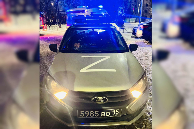 В Санкт-Петербурге росгвардейцы эвакуировали многодетную семью во время пожара в жилом доме