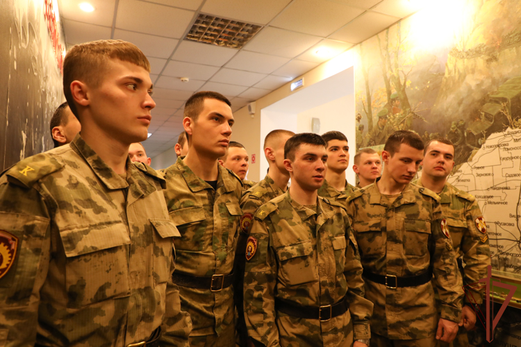 Курсанты Саратовского военного института завершили стажировку в симферопольском моторизованном полку Росгвардии (видео)