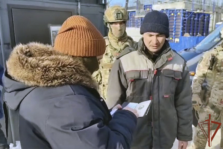 В Хабаровске при содействии ОМОН прошел рейд по выявлению нарушений миграционного законодательства