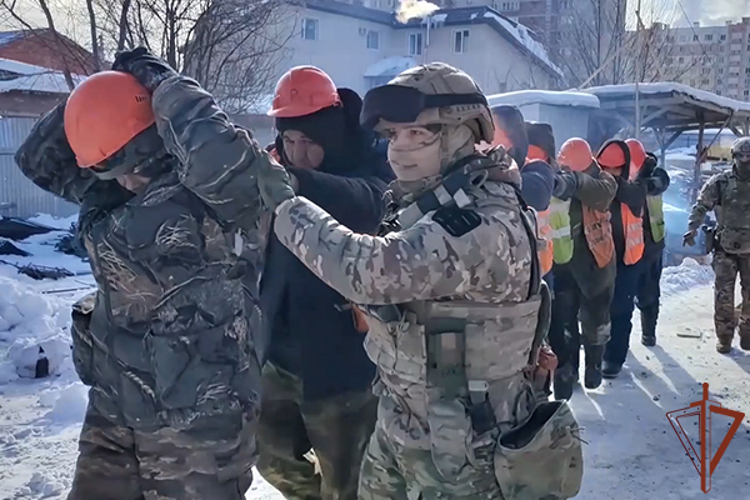 В Хабаровске при содействии ОМОН прошел рейд по выявлению нарушений миграционного законодательства
