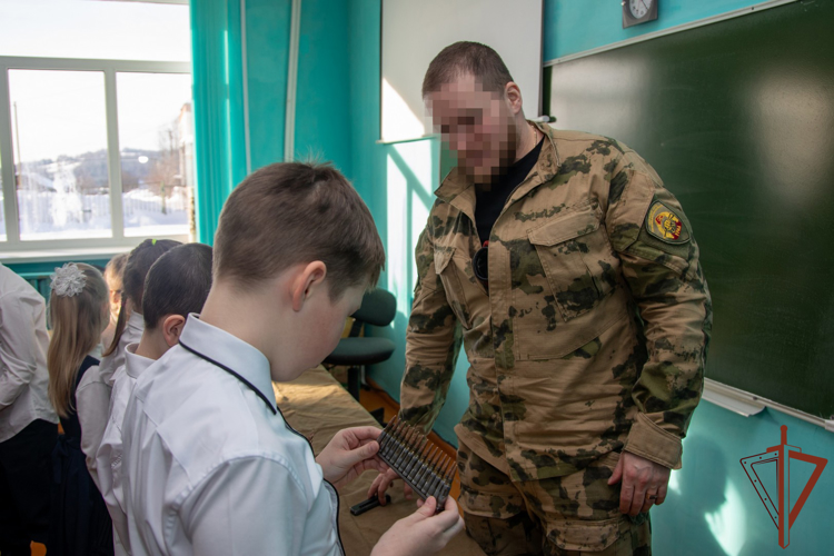 На Урале росгвардейцы почтили память офицера – контрразведчика, героически погибшего при выполнении боевой задачи в феврале 2000 года