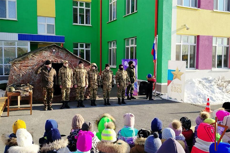 Росгвардейцы провели патриотические мероприятия с юными жителями Урала