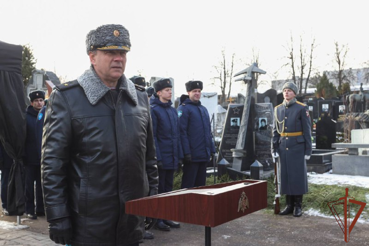 В Росгвардии почтили память генерал-майора авиации Владимира Пономарева – первого руководителя авиации войск правопорядка