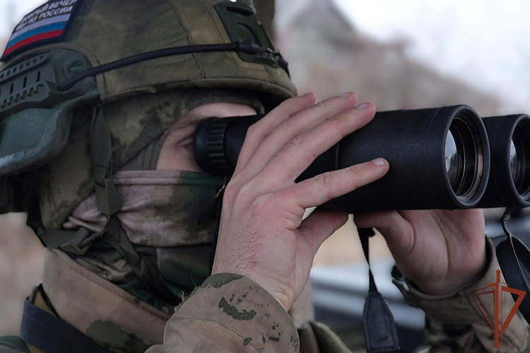 Военнослужащий Росгвардии сбил беспилотник противника в ДНР (видео)