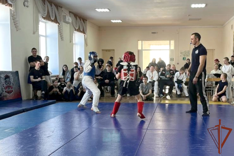 Росгвардия продолжает патриотические встречи с уральской молодежью ко Дню защитника Отечества 