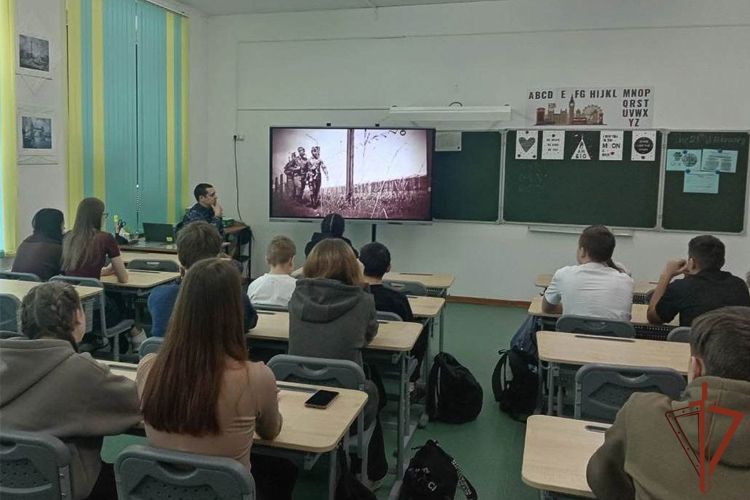 Росгвардейцы провели патриотические мероприятия с юными жителями Урала