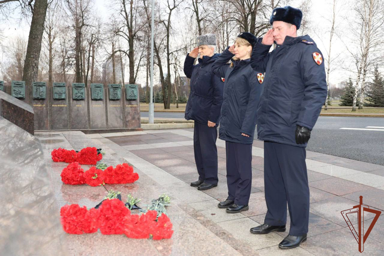 Росгвардейцы в регионах Центральной России приняли участие в мероприятиях 82-й годовщины Сталинградской битвы
