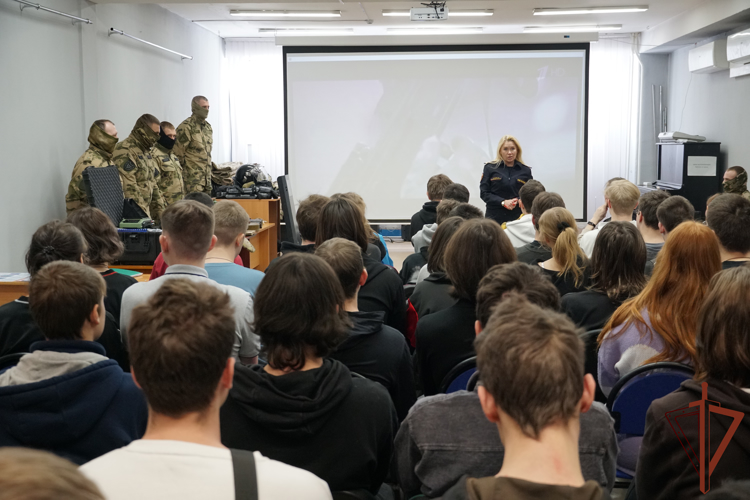 В регионах Центральной России росгвардейцы провели уроки мужества в преддверии Дня защитника Отечества