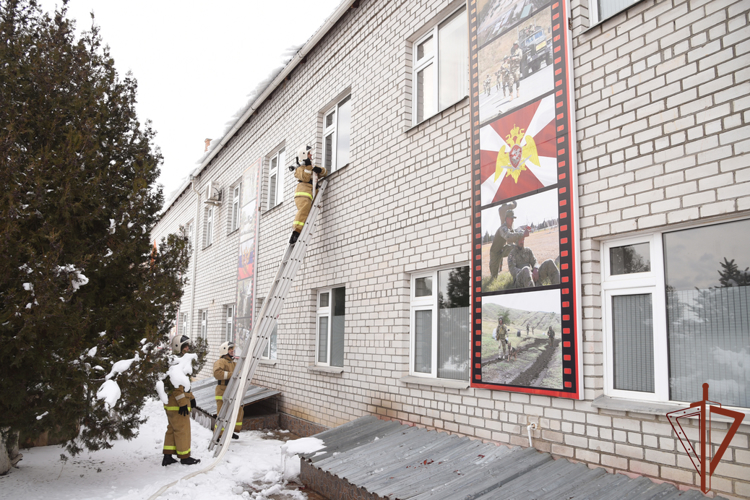 Пожарно-тактическое учение Росгвардии и МЧС прошло в Грозном