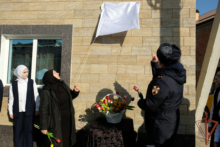 Именем погибшего росгвардейца названа улица в Дагестане 