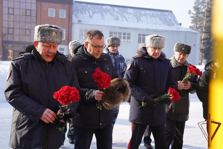 В Кузбассе почтили память сотрудников ОМОН, погибших при исполнении служебного долга