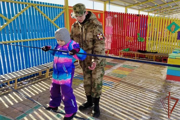 В Уральском округе Росгвардии состоялись патриотические мероприятия с юными жителями Урала