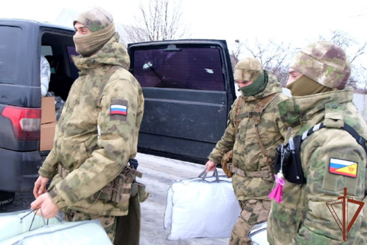 Росгвардейцы передали гуманитарную помощь жителям ЛНР, пострадавшим от пожаров (видео) 