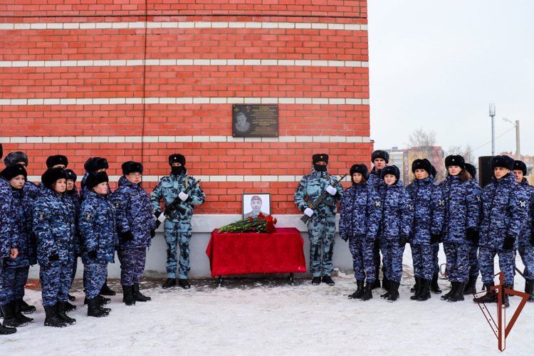 Мемориальная доска в память о военнослужащем Росгвардии открыта в Республике Марий Эл