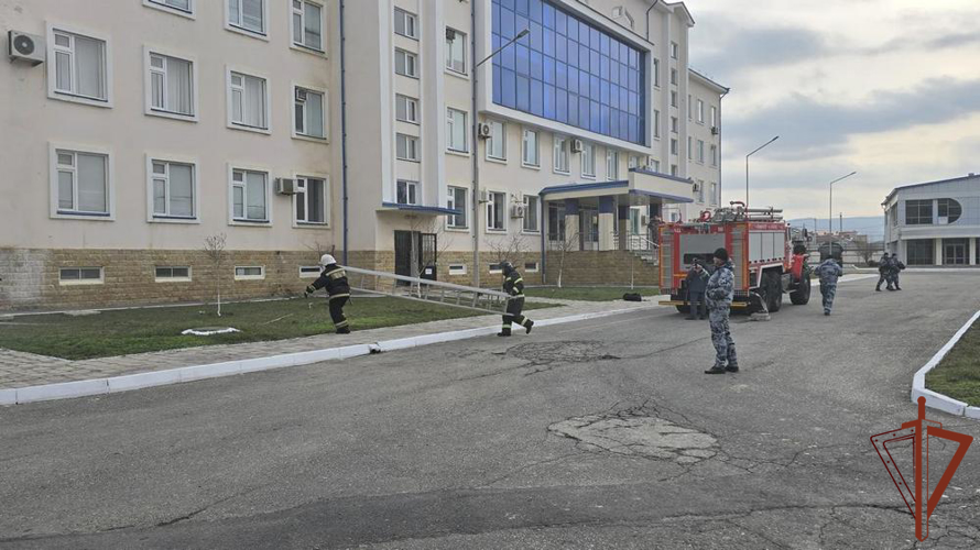 Росгвардейцы приняли участие в совместных с МЧС пожарно-тактических занятиях в Дагестане 
