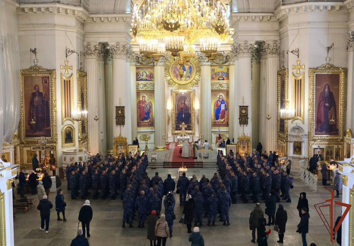 В Санкт-Петербурге освятили ленту к Боевому знамени специального моторизованного Измайловского полка Северо-Западного округа Росгвардии