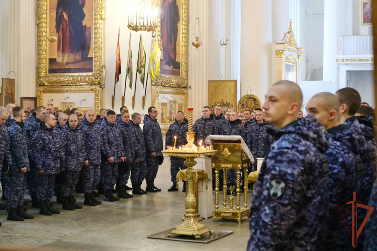 В Санкт-Петербурге освятили ленту к Боевому знамени специального моторизованного Измайловского полка Северо-Западного округа Росгвардии