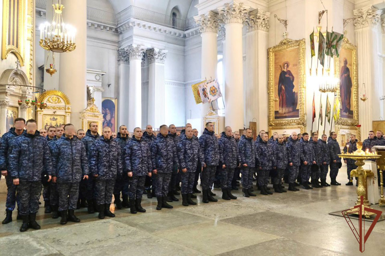 В Санкт-Петербурге освятили ленту к Боевому знамени специального моторизованного Измайловского полка Северо-Западного округа Росгвардии