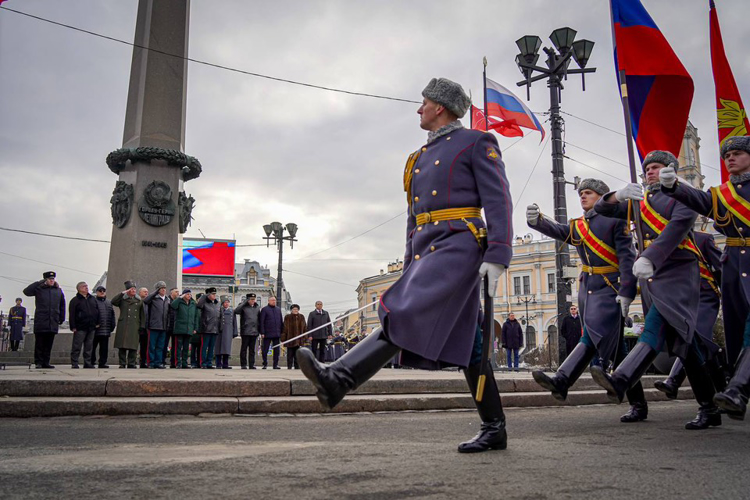 Росгвардейцы вместе с губернатором Санкт-Петербурга почтили память погибших защитников Отечества