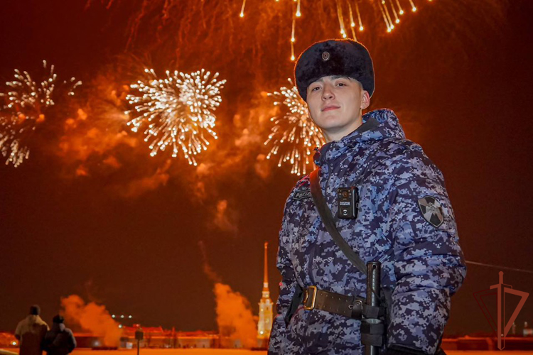 Военнослужащие и сотрудники Росгвардии обеспечили безопасность мероприятий ко Дню защитника Отечества в Санкт-Петербурге 