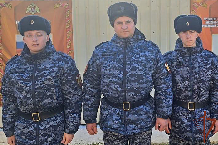 Военнослужащие Росгвардии в Крыму оказали доврачебную помощь потерявшему сознание мужчине 