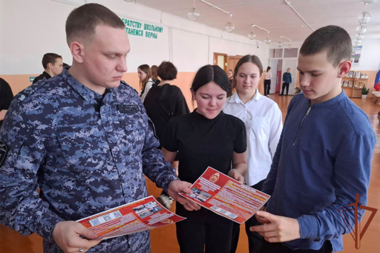 На Урале росгвардейцы провели патриотические мероприятия с молодежью в преддверии Дня защитника Отечества 