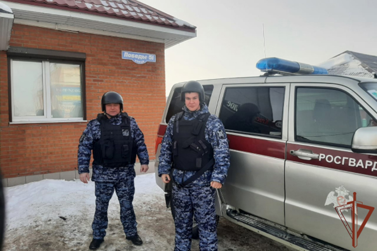 Сотрудники Росгвардии в Омской области спасли замерзавшего на улице пенсионера 