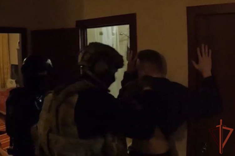 При содействии столичного СОБР Росгвардии задержаны подозреваемые в разбое (видео)