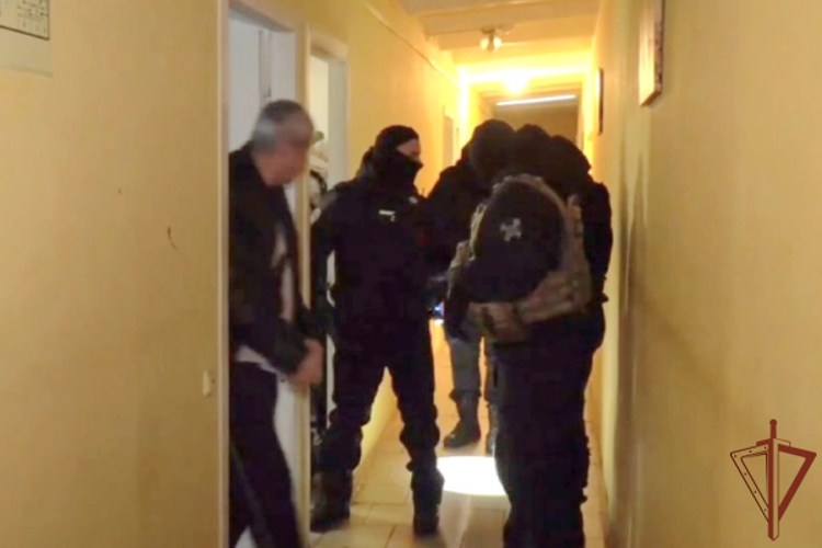 В Санкт-Петербурге при содействии ОМОН Росгвардии прошел рейд по выявлению нарушений миграционного законодательства (видео)