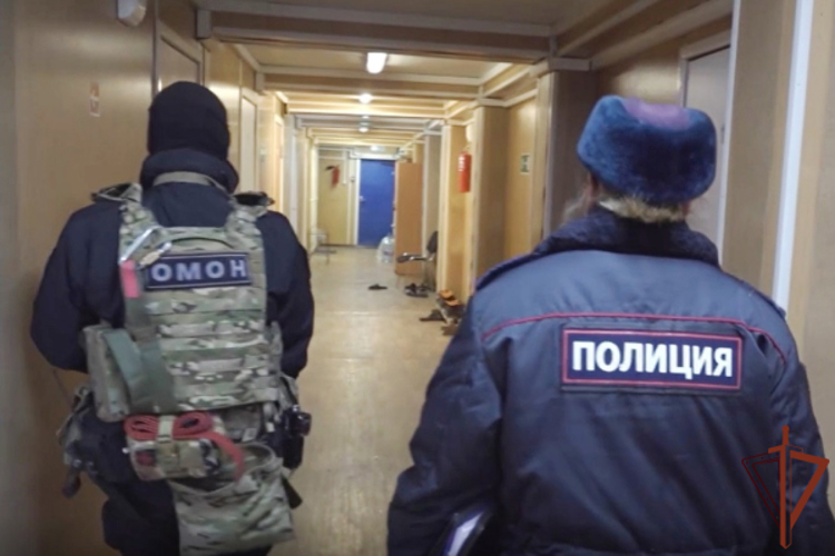 Миграционный рейд в Ленинградской области прошел при содействии ОМОН Росгвардии
