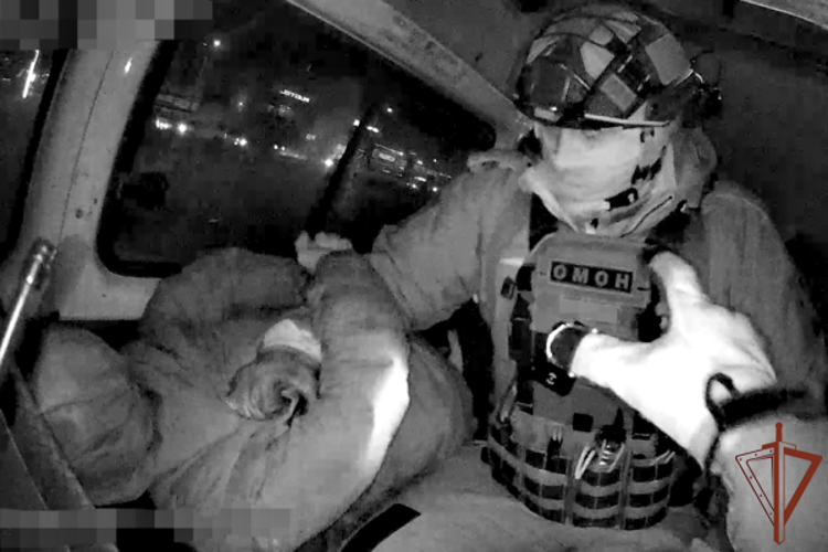 В Архангельске при содействии ОМОН Росгвардии задержан подозреваемый в наркопреступлении