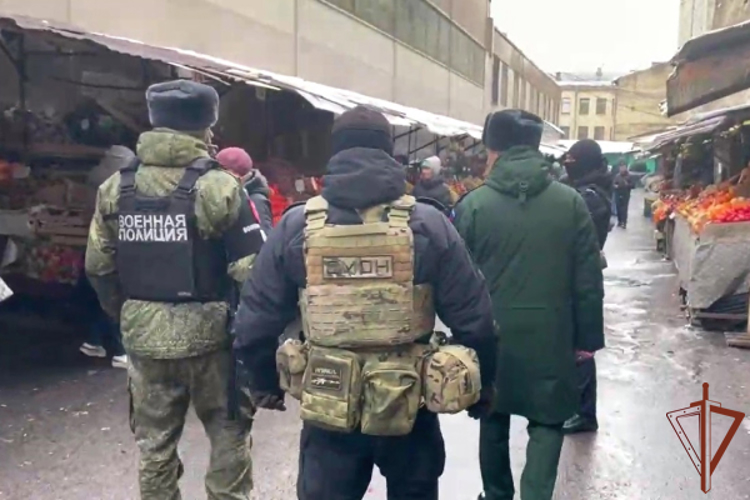 В Санкт-Петербурге при содействии ОМОН Росгвардии прошел рейд по выявлению натурализованных граждан, не вставших на воинский учет