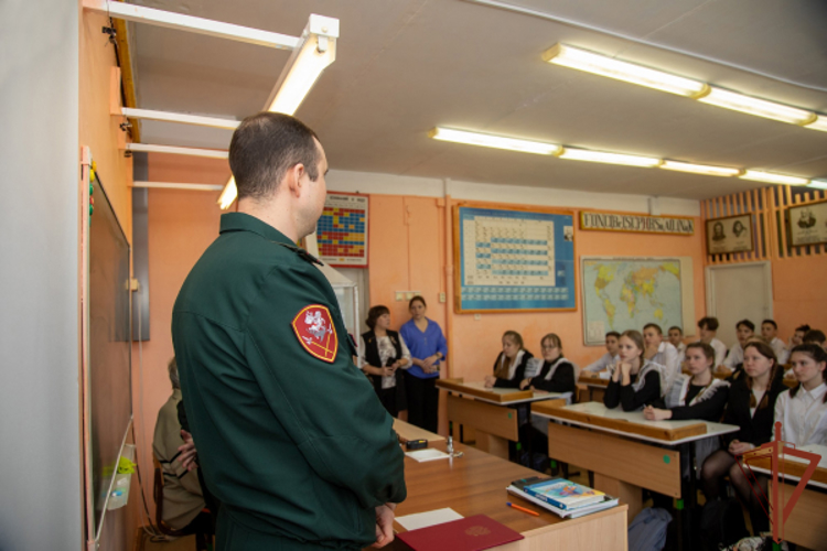 На Урале росгвардейцы почтили память офицера – контрразведчика, героически погибшего при выполнении боевой задачи в феврале 2000 года