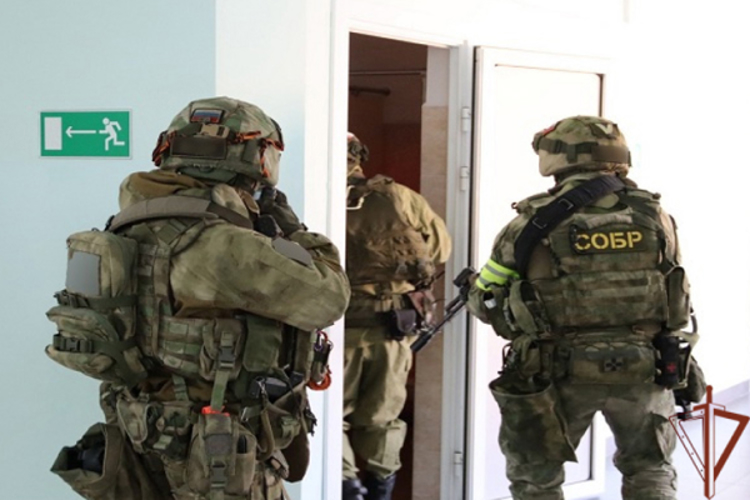 СОБР Росгвардии провел тренировку на объекте образования в Амурской области