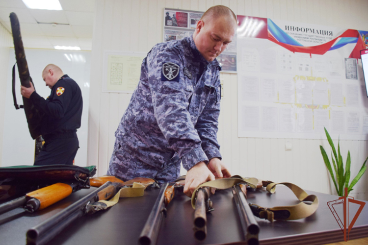 В Южном округе Росгвардии подразделения государственного контроля и лицензионно-разрешительной работы отметили профессиональный праздник