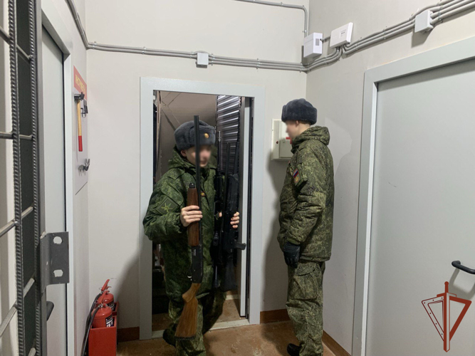 Более 200 единиц оружия передало управление Росгвардии по Самарской области в зону СВО (видео)