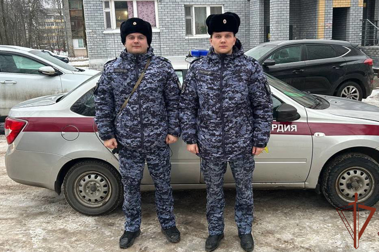 В Нижнем Новгороде росгвардейцы оказали помощь пострадавшей в ДТП женщине