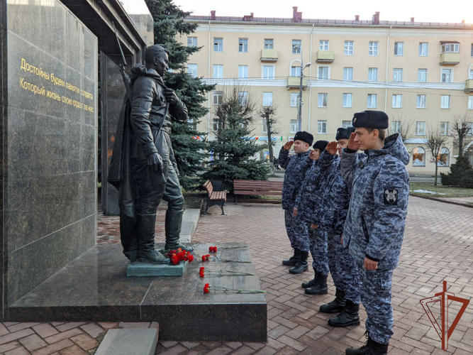 Росгвардейцы в регионах Центральной России приняли участие в мероприятиях 82-й годовщины Сталинградской битвы