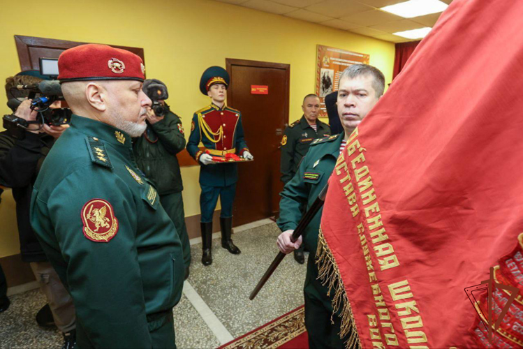 В Пермском военном институте Росгвардии впервые прошла торжественная церемония вручения щенков курсантам-кинологам (видео)