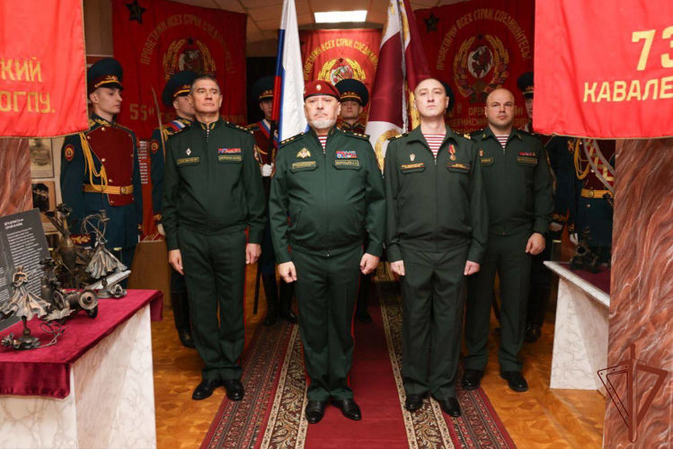В Пермском военном институте Росгвардии впервые прошла торжественная церемония вручения щенков курсантам-кинологам (видео)