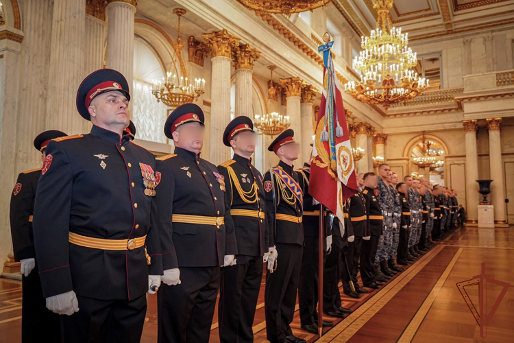 В Государственном Эрмитаже наградили росгвардейцев, отличившихся в ходе специальной военной операции
