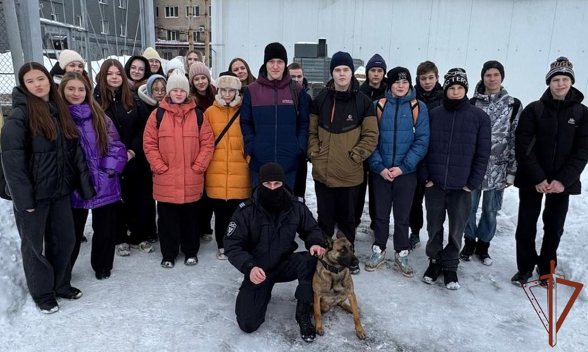 На Урале росгвардейцы провели патриотические мероприятия с молодежью в преддверии Дня защитника Отечества 