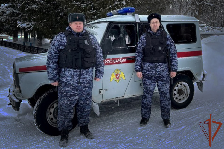 Патруль Росгвардии в Алтайском крае помог вернуться домой потерявшейся пенсионерке